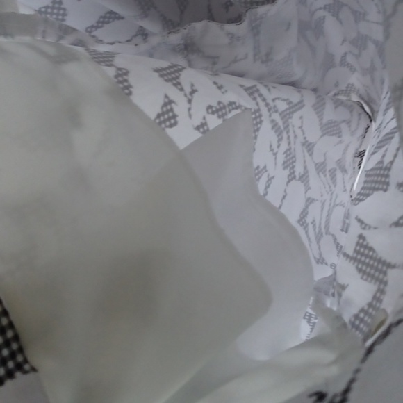 Christopher & Banks Signature Slimming Black White Pattern Shorts Size 16, EUC - Picture 5 of 7